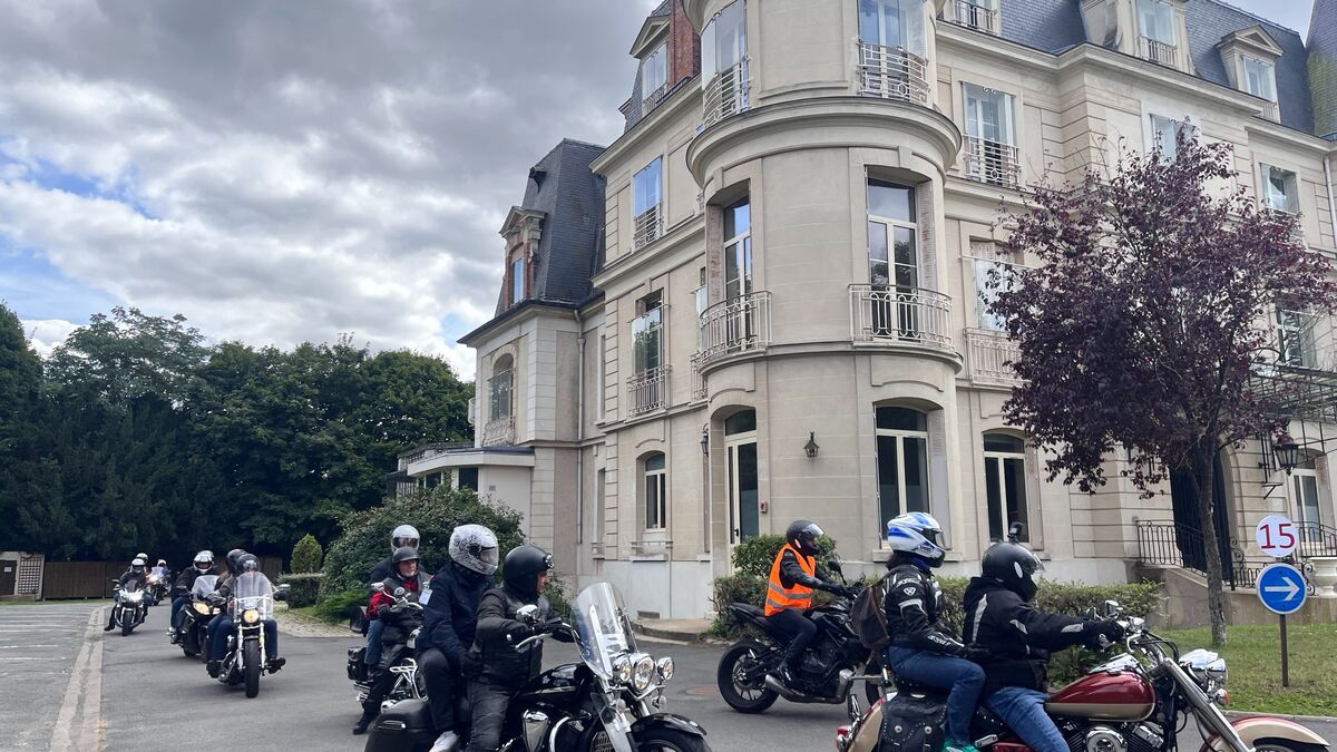 Des motards invitent des personnes handicapées pour une virée en Essonne : « Cette solidarité fait un bien fou »