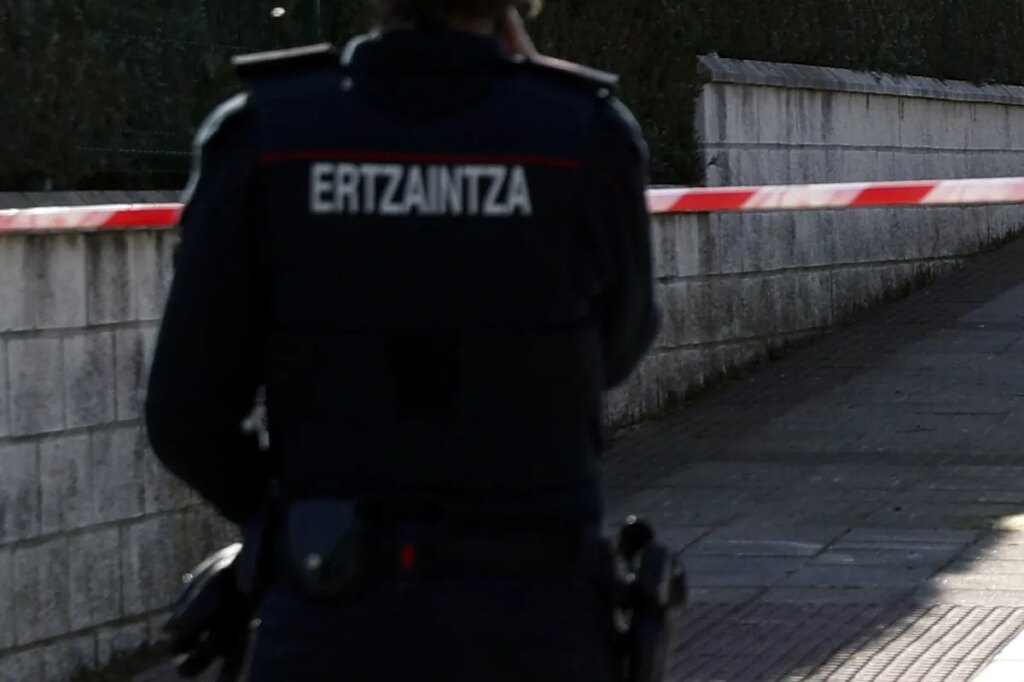 Detenido un anciano tras intentar matar con un cuchillo a su pareja, herida de gravedad, en Vitoria