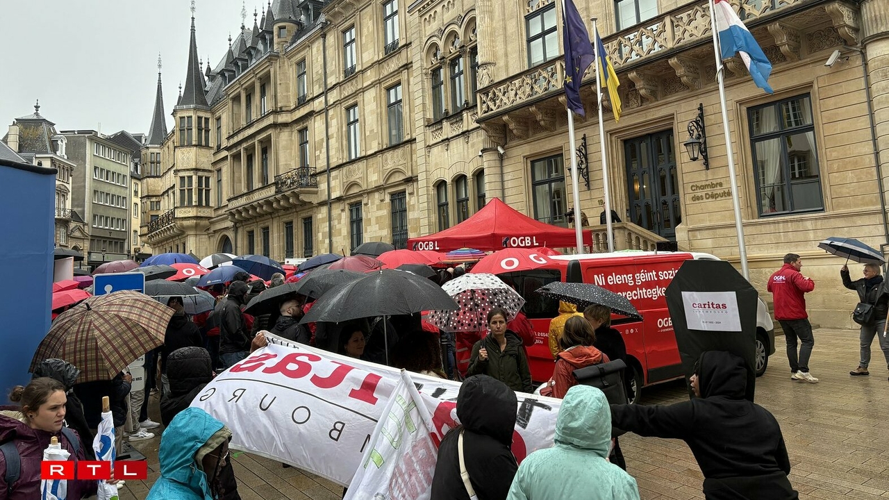 Devant la Chambre: Ils ont manifesté en solidarité avec les employés de Caritas