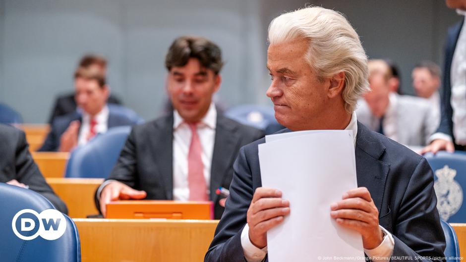 Dutch government eyes emergency laws to curb migration