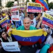 Edmundo, a los venezolanos congregados a las puertas del Congreso en Madrid: "La lucha continuará. No desmayen, no los defraudaremos"