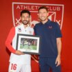 El Athletic homenajea a Jesús Navas en su última visita a San Mamés