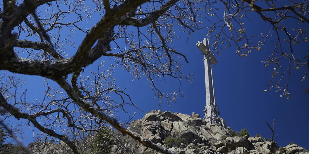 El Gobierno de Ayuso presiona al Central para que aplique «sus competencias» a la Cruz de los Caídos