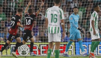 El Mallorca pone palos en las ruedas del Betis (1-2)