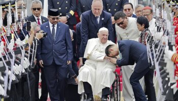 El Papa inicia su viaje más largo: 32.800 kilómetros por el sudeste asiático en siete aviones