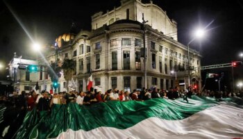 El Senado mexicano aprueba la controvertida reforma del Poder Judicial tras protestas, huelgas y un largo debate