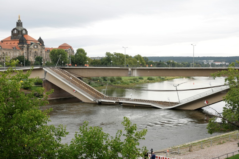 En Allemagne: Effondrement partiel d'un pont à Dresde