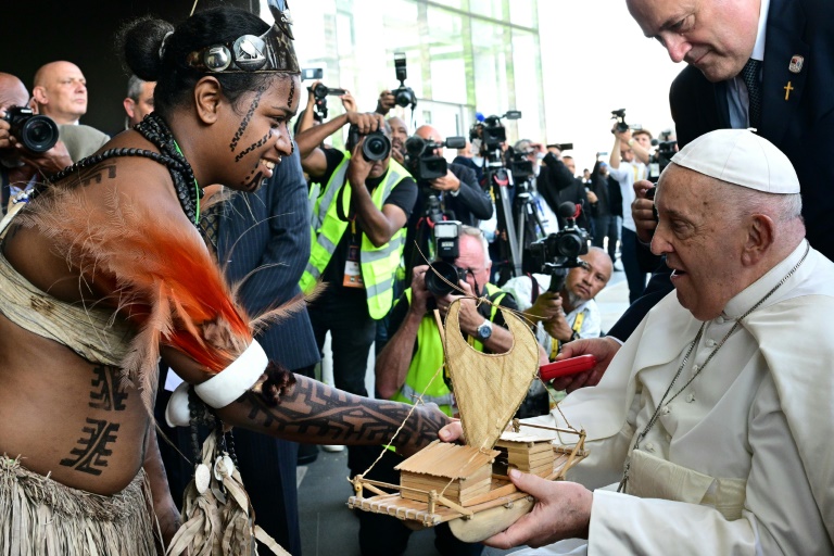 En Papouasie-Nouvelle-Guinée: Le pape dénonce les violences tribales et l'exploitation inégale des ressources