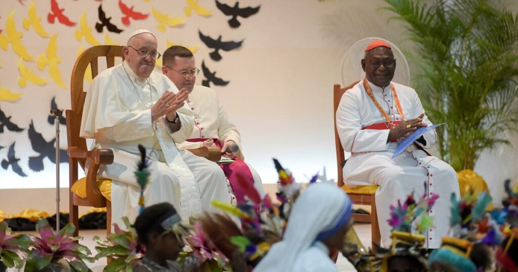 En Papouasie-Nouvelle-Guinée, le pape François appelle les «multinationales» à partager le gâteau de l'exploitation des minerais avec les pauvres