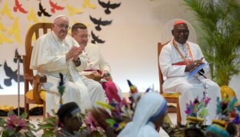 En Papouasie-Nouvelle-Guinée, le pape François appelle les «multinationales» à partager le gâteau de l'exploitation des minerais avec les pauvres