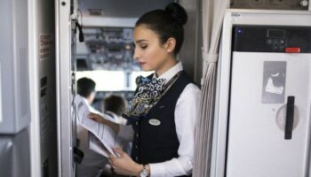 En avion: On sait pourquoi le personnel de cabine salue tous les voyageurs à l'embarquement