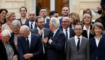 En direct : les députés LFI et RN sont « des élus de la République, point final », affirme Michel Barnier