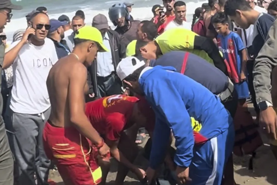 Encuentran un cadáver en una playa marroquí que cuenta con un dispositivo policial para evitar el paso a Ceuta