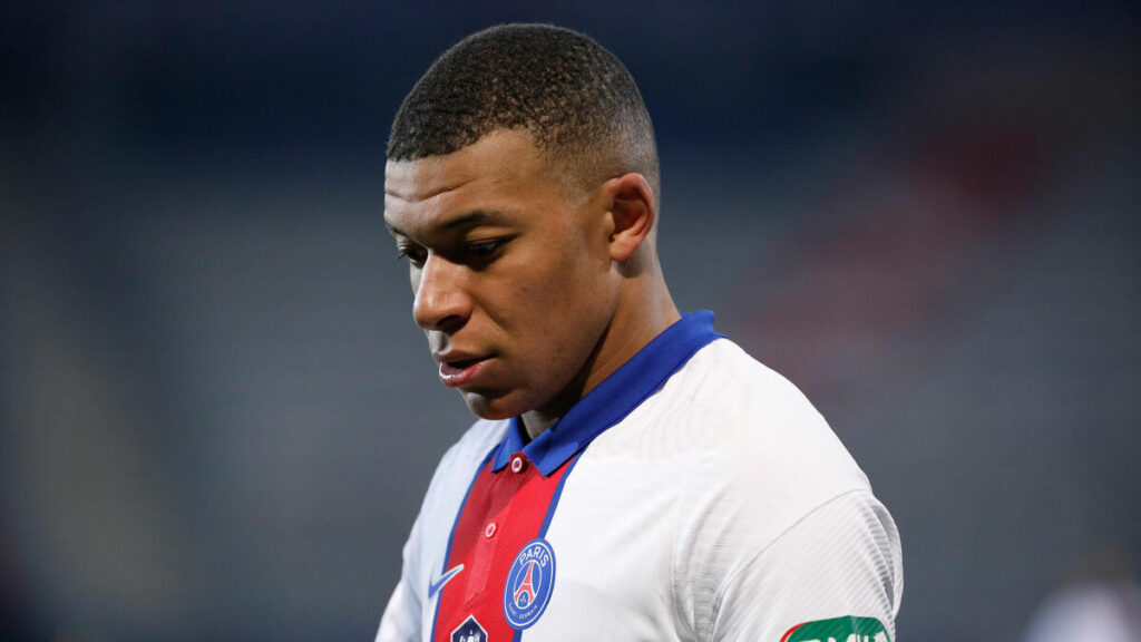 Entre Kylian Mbappé et le PSG, le bras de fer est lancé