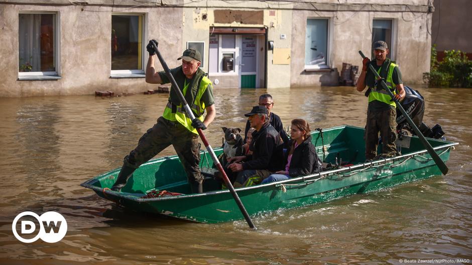 Europe floods: Poland's Wroclaw braces for flood wave