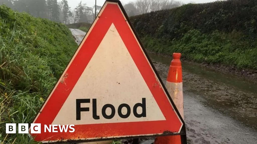 Flood warning for drivers after rescues