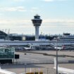 Flughafen München: Betrunkener randaliert in Flugzeug – und wird festgenommen