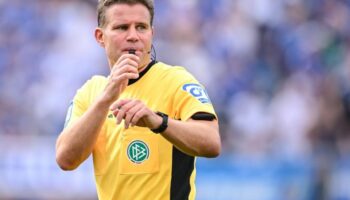 Bundesliga-Comeback an der Pfeife: Felix Brych steht nach einer schweren Knieverletzung vor einem Rekordspiel. Foto: Harry Lange