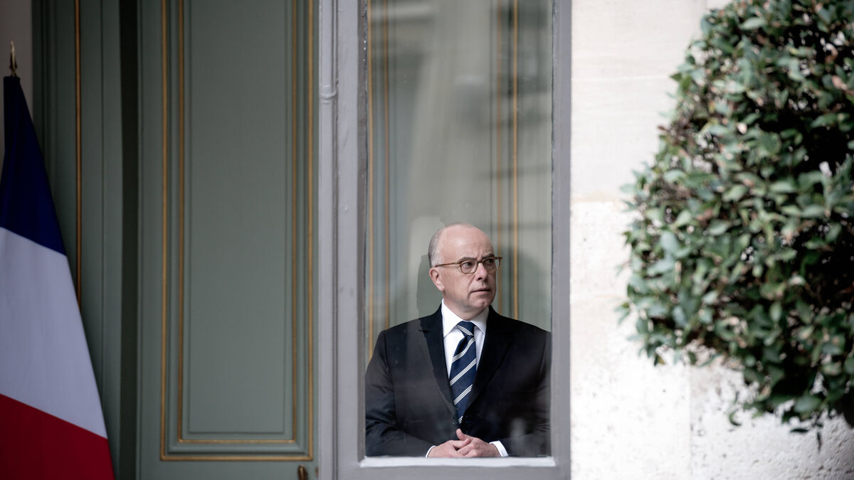 Futur Premier ministre : Bernard Cazeneuve pressenti, Xavier Bertrand en embuscade