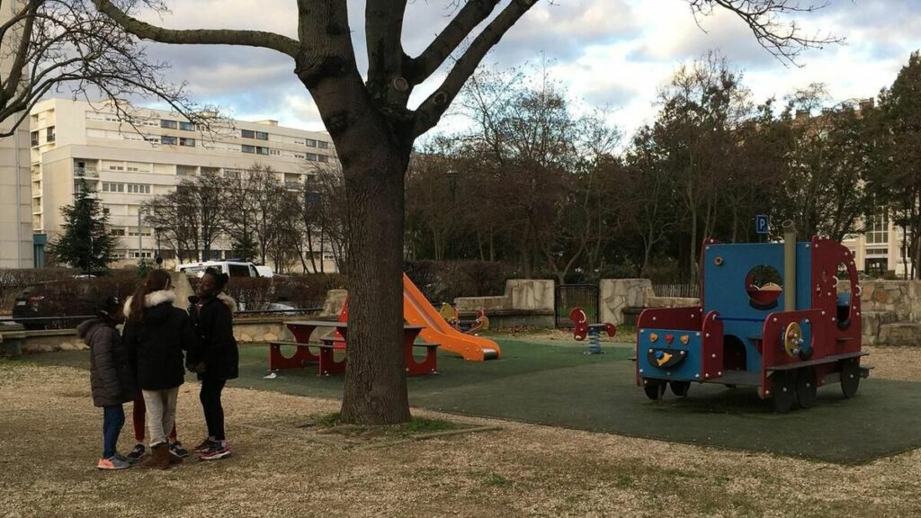 Gennevilliers : un garçon de trois ans décède après avoir été renversé par une voiture