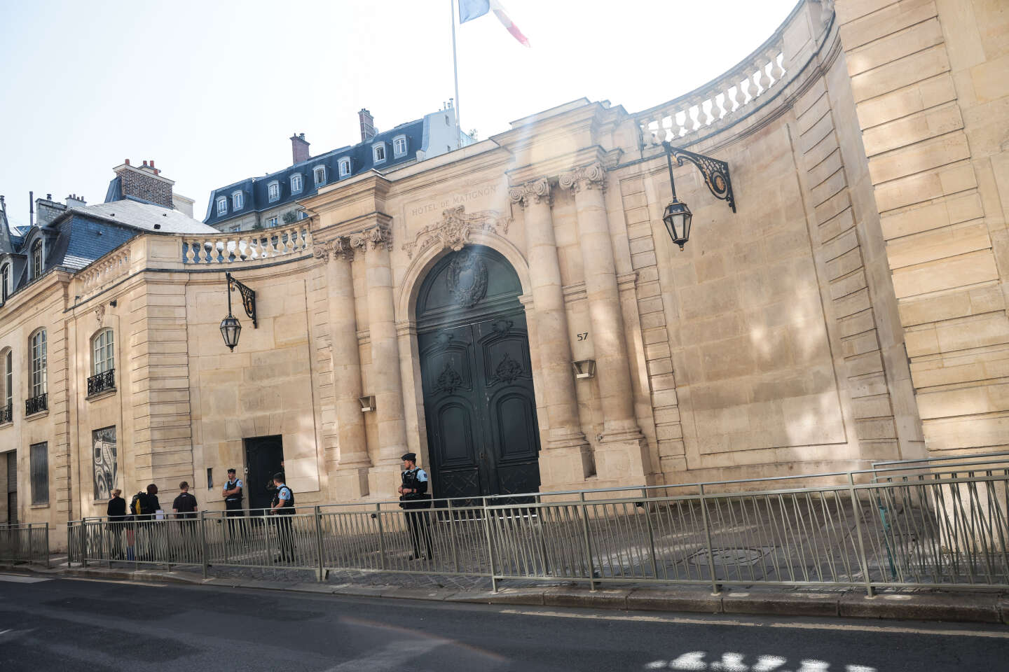 Gouvernement Barnier : de la menace de démission du premier ministre à la finalisation de son équipe, récit d’une journée de tractations cruciales à Matignon