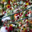 Granada se vuelca un año más en la ofrenda floral a la Virgen de las Angustias, su patrona