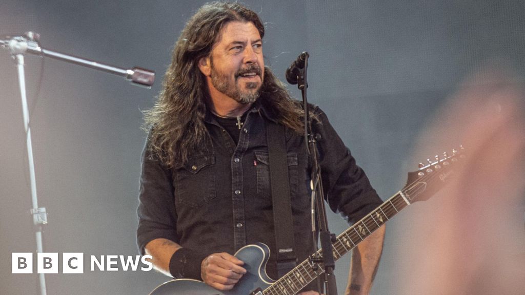 Grohl admits fathering child outside of marriage