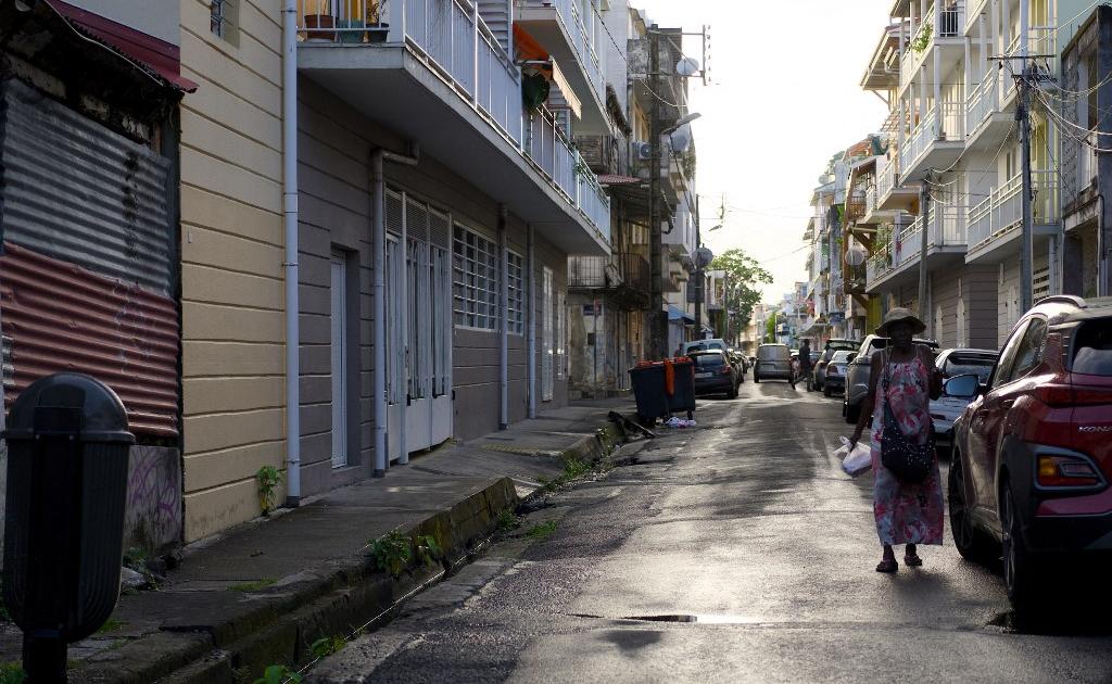 Guadeloupe: extension du couvre-feu pour les mineurs en réponse à des violences urbaines