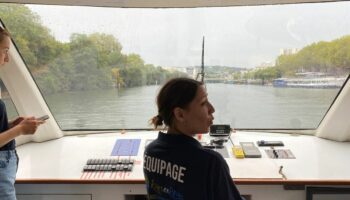 Hauts-de-Seine : en mode transport ou en mode tourisme, naviguez sur la Seine à bord d’un catamaran électrique