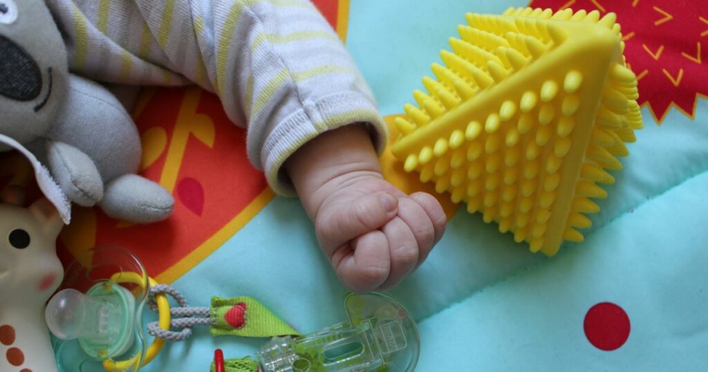 Hématome, isolement dans le noir... Deux ex-employées de crèche jugées dans le Nord pour des violences sur plusieurs enfants