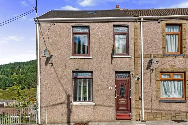 House for sale at £90k with toilet just two feet from end of bed