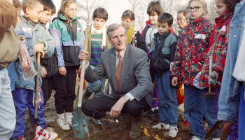 « Il a lancé les bons chantiers » : quel ministre de l’Environnement était Michel Barnier ?