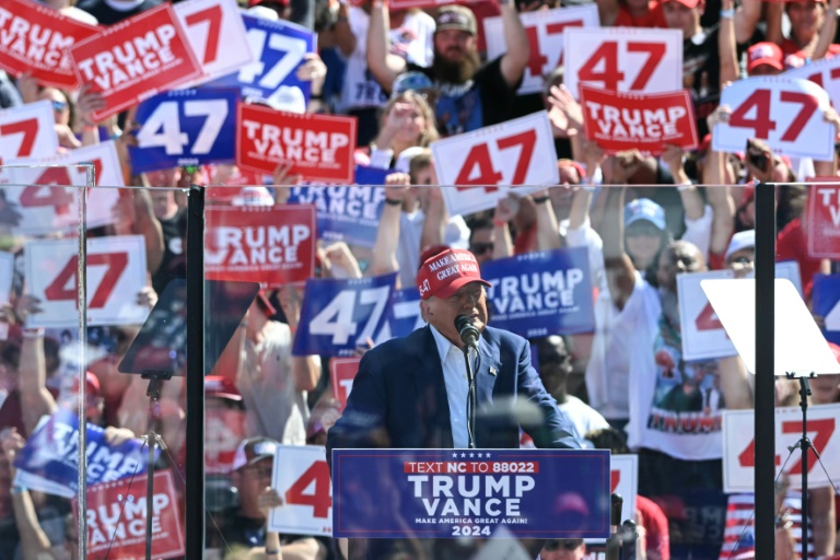 "Il est trop tard": Trump refuse à nouveau de débattre avec Harris