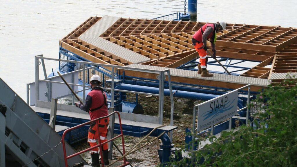 Île-de-France : détritus, végétaux, plastique... Le succès des pièges à déchets sur la Seine et la Marne