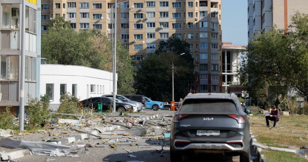 «Je pense que ça ne s’arrêtera pas là»: à Moscou, des drones ukrainiens font un mort