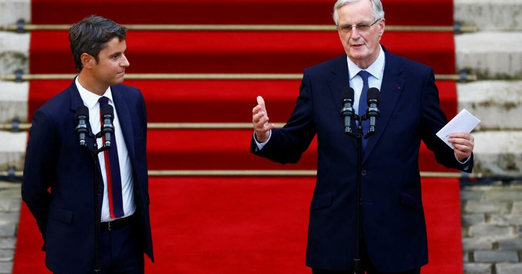 «Je peux dire quelques mots ?» : l’offensive inattendue de Michel Barnier face à Gabriel Attal lors de la passation de pouvoirs