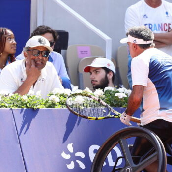 Jeux paralympiques : « C’est notre grand frère », qu’apporte vraiment Yannick Noah au tennis fauteuil ?