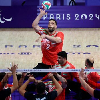 Jeux paralympiques : l’Iranien Morteza Mehrzad, deuxième homme le plus grand de la planète et meilleur volleyeur assis du monde