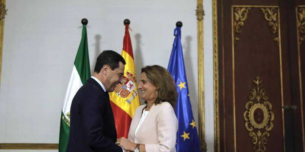 Juanma Moreno marca su propia línea en el PP y felicita a Teresa Ribera por su nombramiento en la Comisión Europea