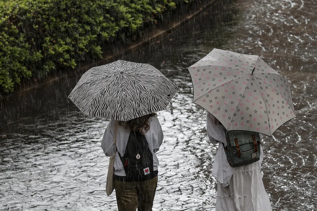 Jueves de tiempo inestable con lluvias y fuertes tormentas que ponen en aviso a 10 comunidades