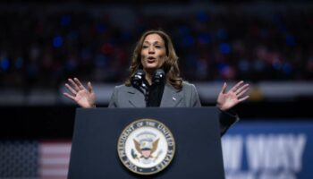 Kamala Harris met Donald Trump au défi de débattre une nouvelle fois avec elle, quelques jours avant l’élection présidentielle