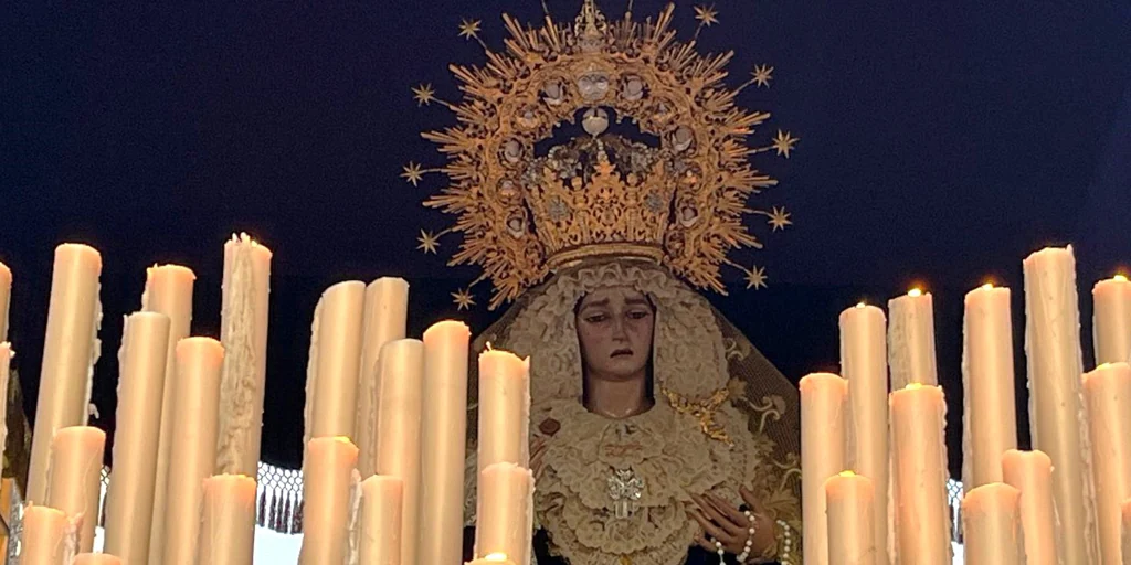 La Virgen del Mayor Dolor y Traspaso de Dos Hermanas tuvo un gran poder de convocatoria en su salida extraordinaria