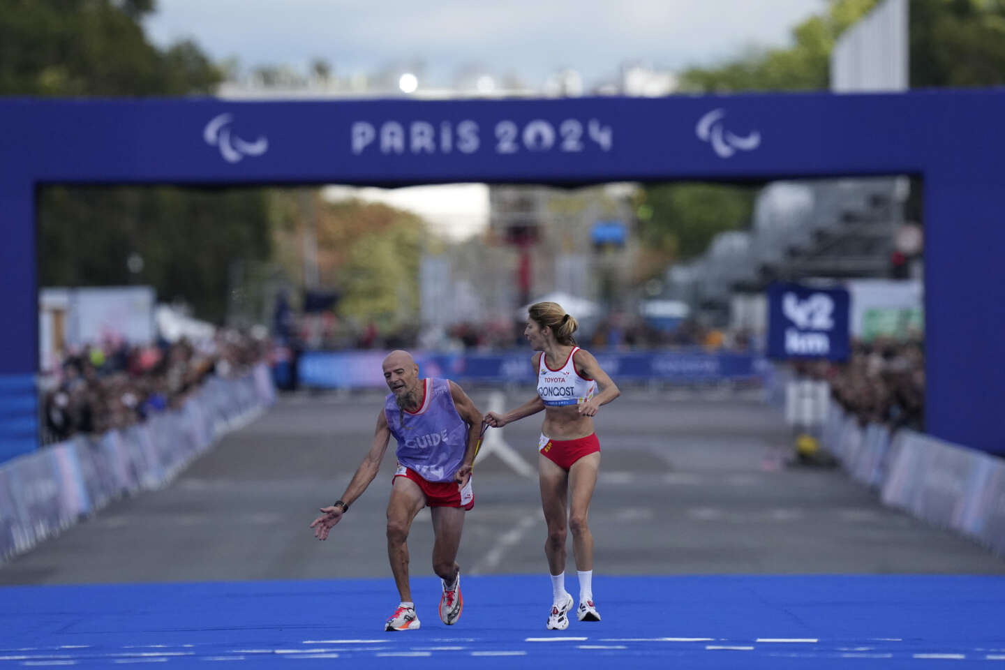 La détresse d’Elena Congost, marathonienne malvoyante espagnole : « Ils m’ont disqualifiée pour avoir été humaine et avoir aidé mon guide »