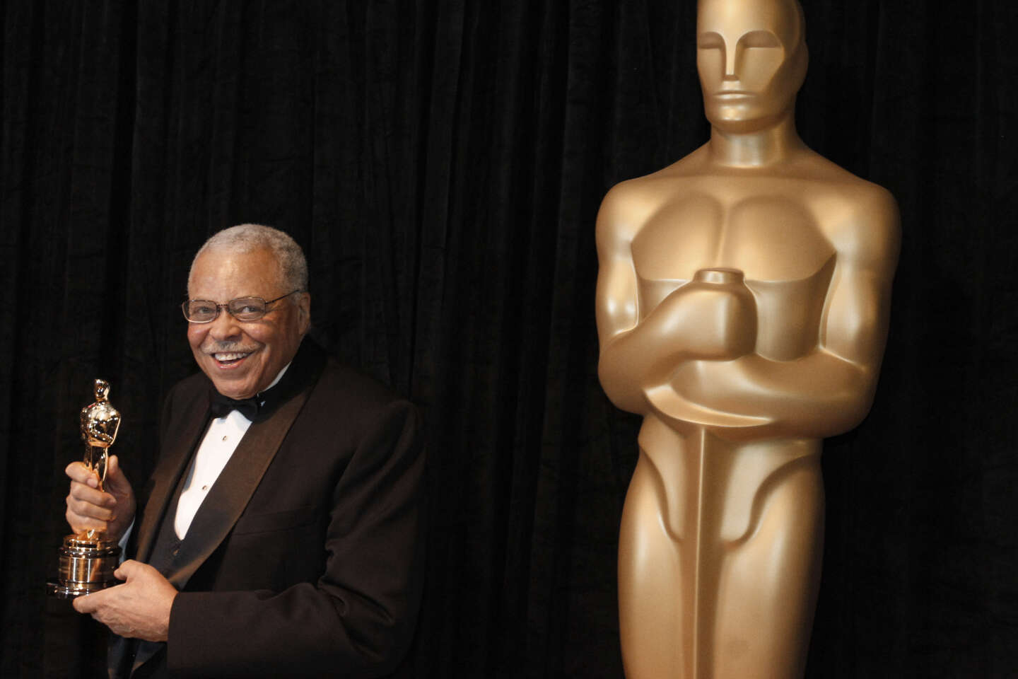 La mort de James Earl Jones, acteur aux talents multiples et voix mythique de Dark Vador dans « Star Wars »