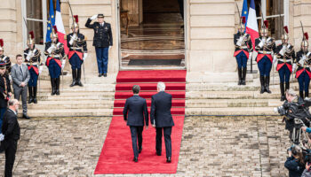 « La nomination de Michel Barnier à Matignon signe-t-elle le prolongement du macronisme ou bien sa fin ? »