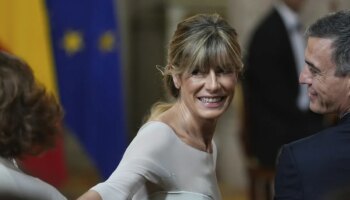 Las acusaciones del 'caso Begoña' piden al juez que la UCO analice los extractos bancarios de la esposa de Sánchez de los últimos 5 años