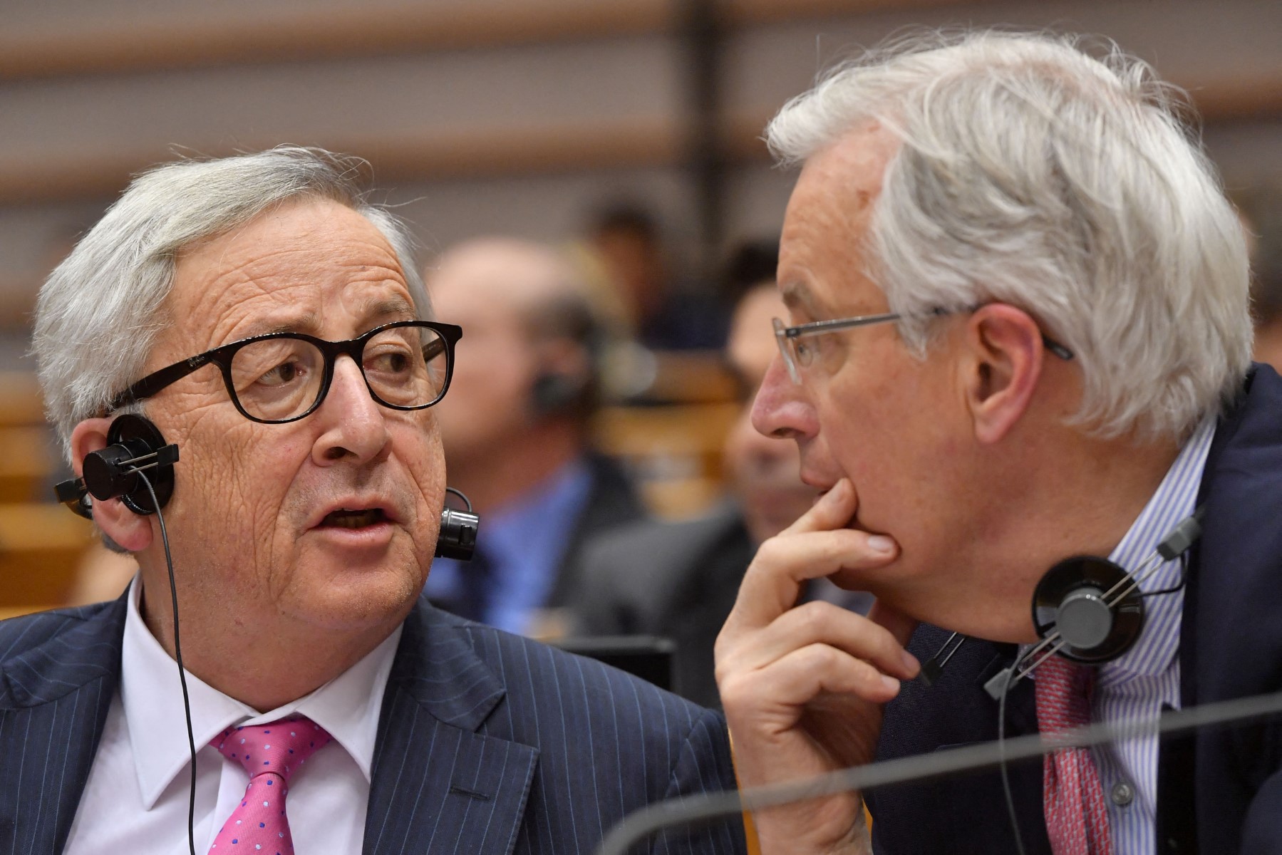 Le conseil de Juncker à Barnier: "Mon cher Michel, garde ton calme!"