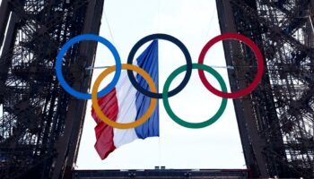 Les anneaux olympiques «vont rester sur la tour Eiffel» après les Jeux, annonce Hidalgo