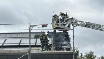 Les pompiers sur place: Une maison en proie à un incendie à Hassel