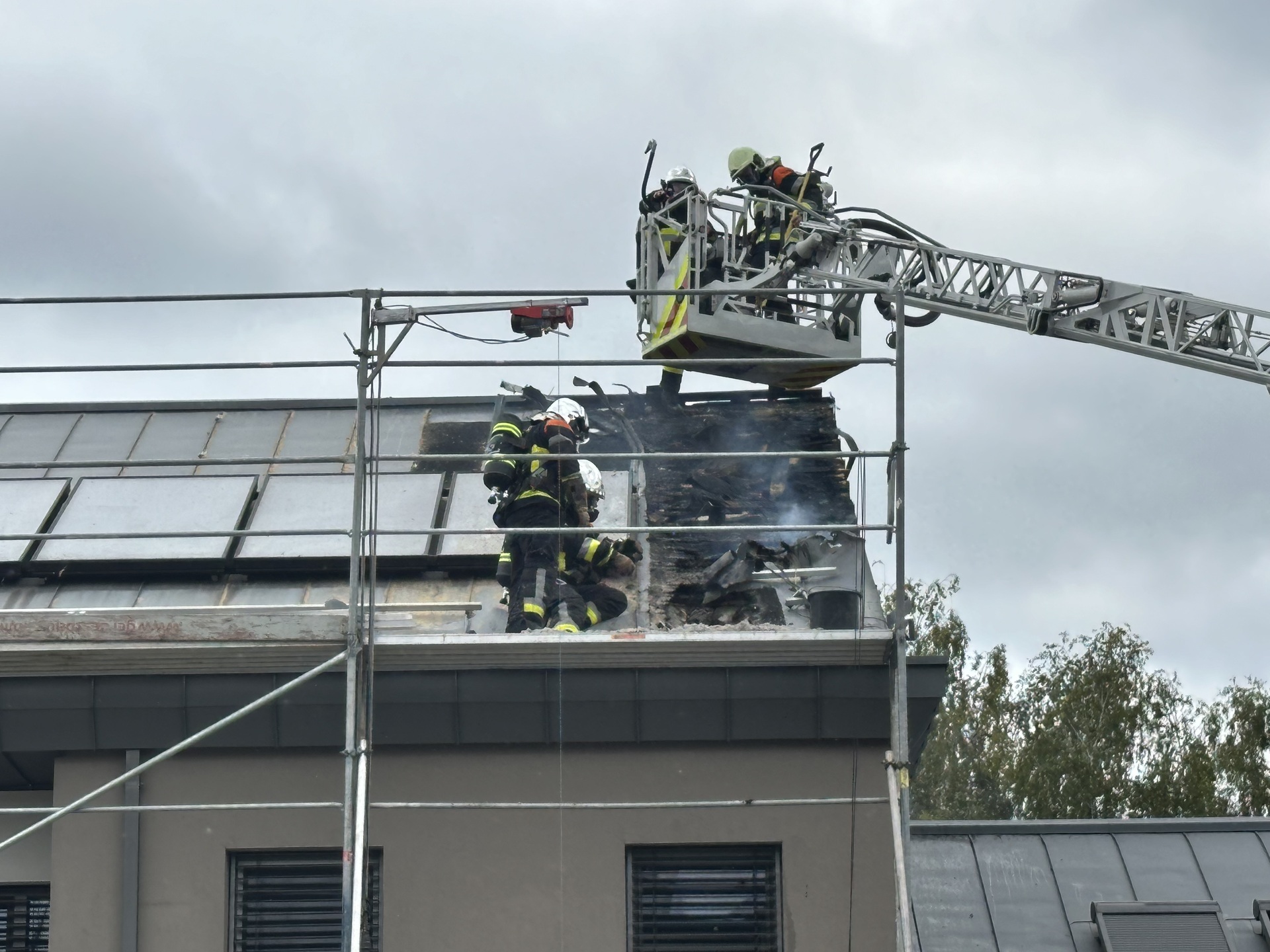 Les pompiers sur place: Une maison en proie à un incendie à Hassel